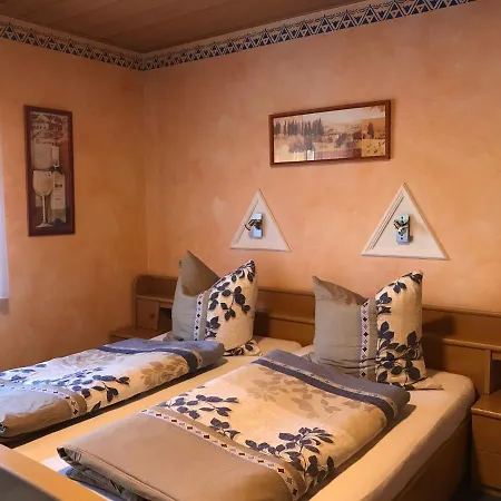 Moselpension Gwosch Гостевой дом *